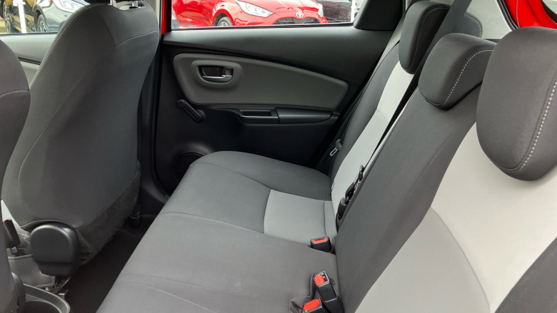 Toyota Yaris 1.5 Hybrid Icon Tech 5dr CVT Hybrid Hatchback